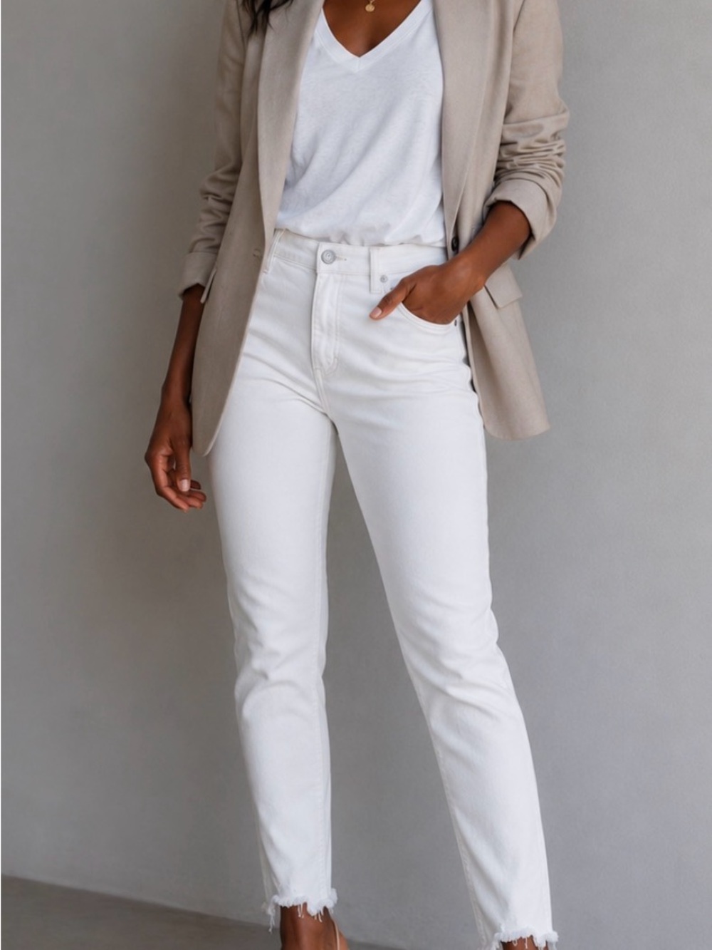 Loft White Denim- Curvy Skinny Cropped Style with Distressed ankle - size 8 EUC
